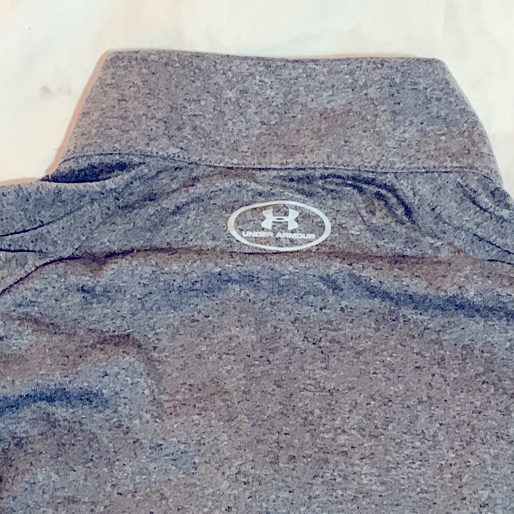 Under Armor, NWOT Long Sleeve Dark Gray Pull Over. - Picture 3 of 4